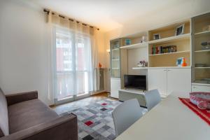 TV a/nebo společenská místnost v ubytování ZIA DINA APARTMENT