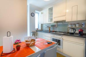 Kuchyň nebo kuchyňský kout v ubytování ZIA DINA APARTMENT