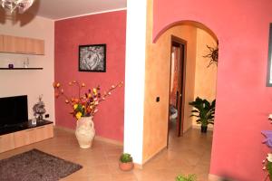 A television and/or entertainment centre at La Baia del Lago