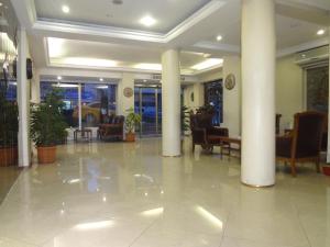 Лоби или рецепция в Ozilhan Hotel