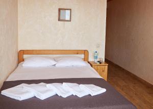 Postel nebo postele na pokoji v ubytování Tikhaya Gavan Hotel