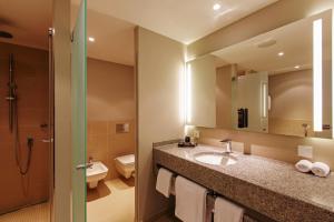 Koupelna v ubytování Steigenberger Airport Hotel Berlin
