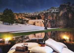 a spa with a view of a mountain at night at Casa Rural La Puerta Del Río Lobos in San Leonardo de Yagüe