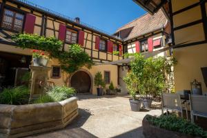Κήπος έξω από το La Cour St-Fulrad - Les Suites
