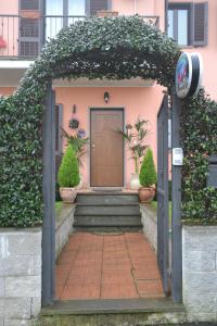 The facade or entrance of La Baia del Lago