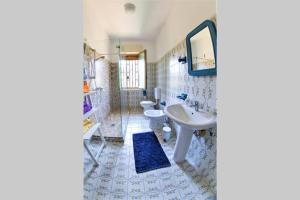 Kúpeľňa v ubytovaní EtnaFamilyHouse + 37 fotografií