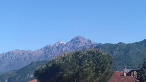 A general mountain view or a mountain view taken from a panziókat