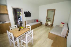 Fotografia z galérie ubytovania Elia Stalos Apartments v destinácii Stalos + 14 fotografií