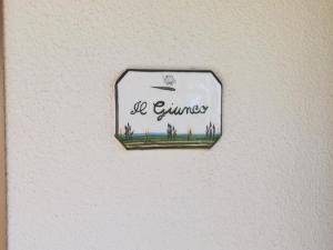 uma placa na parede que diz isso gengivas em Agriturismo Diaccia Botrona em Castiglione della Pescaia