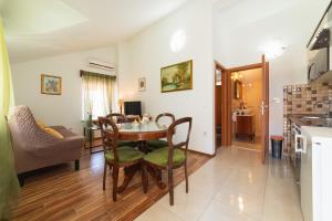 a kitchen and living room with a table and chairs at Apartments villa Mira in Kaštela