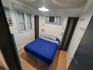 Ένα ή περισσότερα κρεβάτια σε δωμάτιο στο Maison 2 Chambres Parking Linge de lit fourni
