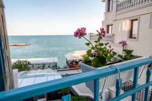 Balcony o terrace sa White House Family Hotel Spa zone