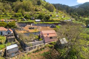 - Vistas a una localidad de las colinas en Casa do Avo, en Arco da Calheta