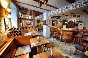 Lounge nebo bar v ubytování Zum Alten Krug