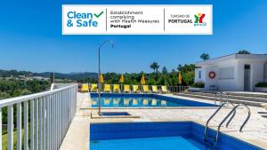 A piscina localizada em Hotel Belsol ou nos arredores