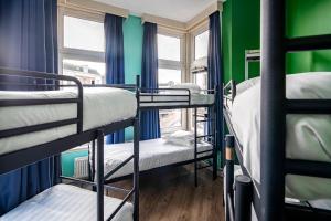 Palanda nebo palandy na pokoji v ubytování Princess Hostel Leidse Square Amsterdam