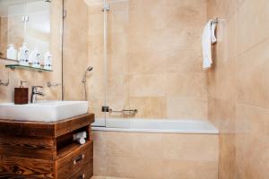Koupelna v ubytování Chandolin Boutique Hotel