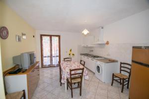 A kitchen or kitchenette at Appartamento Sergio