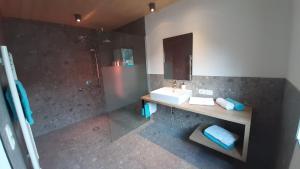Koupelna v ubytování Alpenappartement Kleiner + 37 fotografií