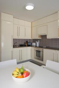 Majoituspaikan Victoria Lodge Apartments - UCC Summer Beds keittiö tai keittotila