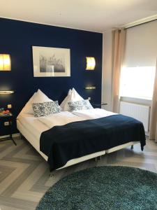 Postel nebo postele na pokoji v ubytování bensons hotel