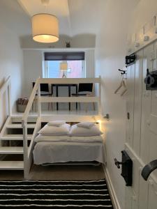 Den Gamle Arrest emeletes ágyai egy szobában