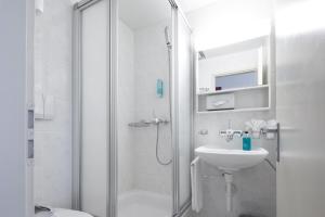 Ένα μπάνιο στο Hotel Lötschberg