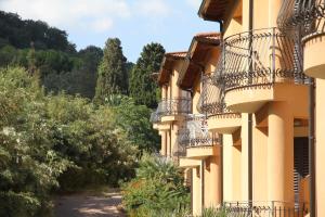 a row of apartment buildings with balconies at Residence Pietre Bianche ApartHotel in Pizzo