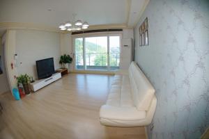 TV o dispositivi per l'intrattenimento presso Geoje Blueberry Pension