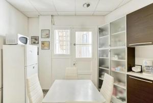Gallery image of 4BDR Amazing Spacious full Apt in Plaka (and Netflix) in Athens