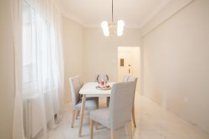 Kép HIGHEND 2BDR Full APT/ IDEAL LOCATION (and Netflix) szállásáról Athénban a galériában