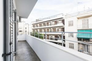 A balcony or terrace at HIGHEND 2BDR Full APT/ IDEAL LOCATION (and Netflix)