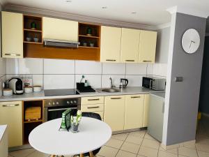 Kuchnia lub aneks kuchenny w obiekcie Apartament na Starówce III
