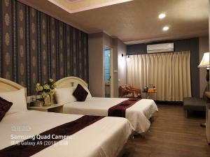 Postel nebo postele na pokoji v ubytování Guan Lun Hotel