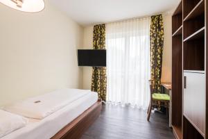 Postel nebo postele na pokoji v ubytování Hotel Knorz
