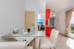 Kuchyňa alebo kuchynka v ubytovaní Holiday Home Chester with Heated Pool