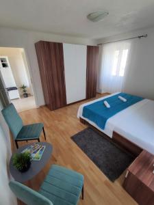 Łóżko lub łóżka w pokoju w obiekcie Apartman Josip