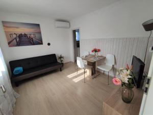 Telewizja i/lub zestaw kina domowego w obiekcie Apartman Josip