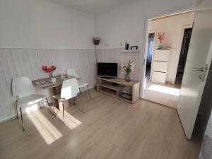 Telewizja i/lub zestaw kina domowego w obiekcie Apartman Josip