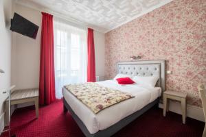 Katil atau katil-katil dalam bilik di Royal Hotel Versailles
