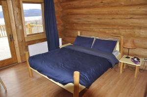 
A bed or beds in a room at Williston Lake Resort
