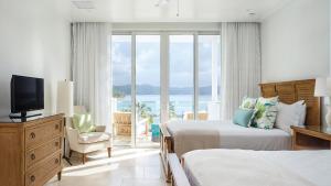 Cama o camas de una habitación en Windjammer Landing Resort and Residences