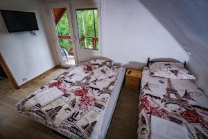 Postel nebo postele na pokoji v ubytování Robitel Wellness Vendégház Veszprém-Gyulafirátót