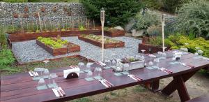 Um jardim em Xelena Hotel & Suites