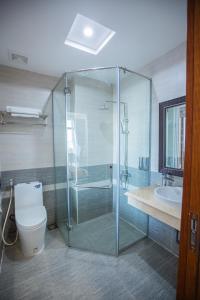 Phòng tắm tại Tan Truong Son Legacy Hotel