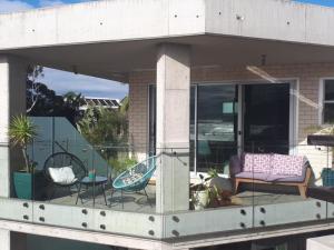 Balkón nebo terasa v ubytování Sandon Point Coastal Abode