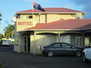 a car parked in front of a motel at Shortland Court Motel in Thames