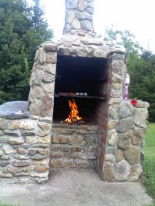 Külalistemaja külastajatele saadaval grillimisvõimalused
