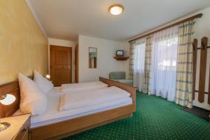 a bedroom with two beds and a window at Gästehaus Danler in Neustift im Stubaital