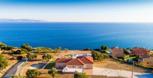 Gallery image of Blue Horizon Villas with Private Pool & Sea View in Plateies